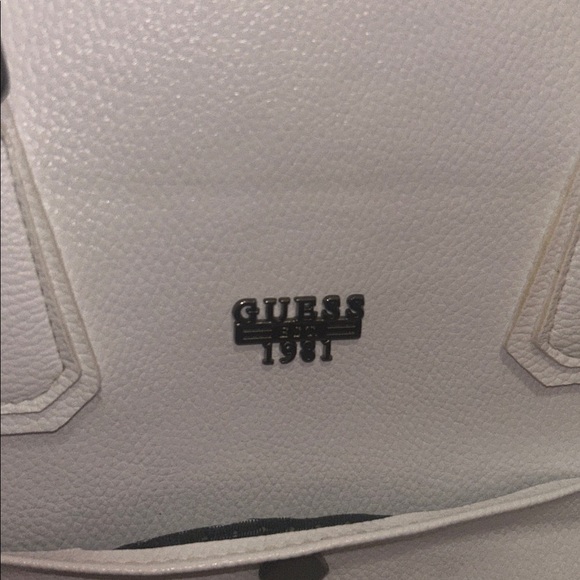 Guess Vintage Elegant White large Handbag / Tote Book Bag purse Faux Leather - Picture 4 of 14
